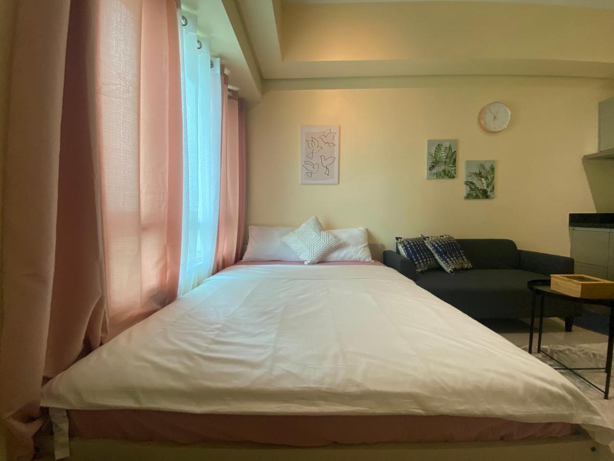 Modern Condo Living In Makati Манила Екстериор снимка
